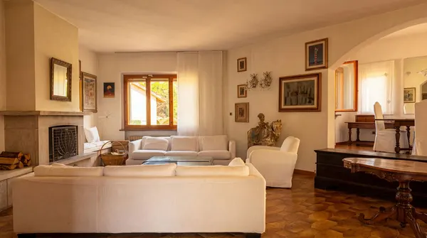 Villa indipendente con due garage e giardino — Begliano
