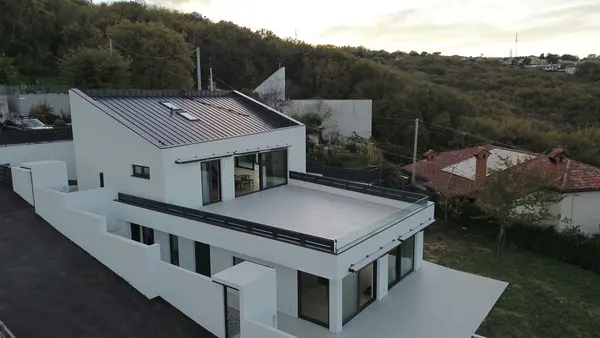 Bifamiliare intera vista golfo — due unità indipendenti, Muggia