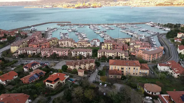 Bifamiliare intera vista golfo — due unità indipendenti, Muggia