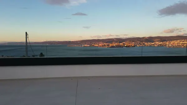 Bifamiliare intera vista golfo — due unità indipendenti, Muggia